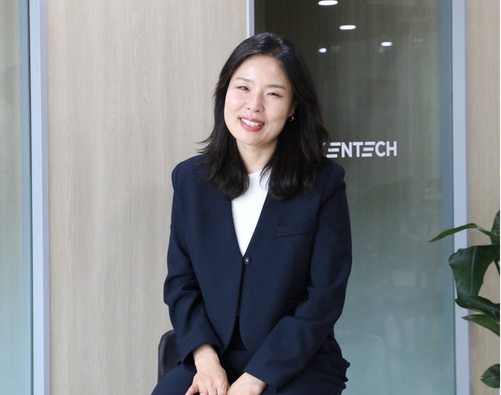 Prof. Jungyoung Park won the 2022 UKLA Wiley Research Literacy Education Award